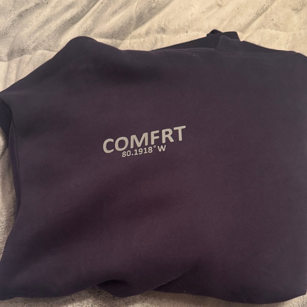 COMFRT Women's Navy Sweater